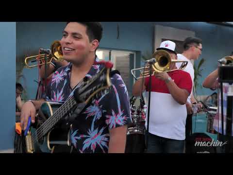 Banda Real Divina Ft. Grupo 111 - Es lo de menos- (EN VIVO)