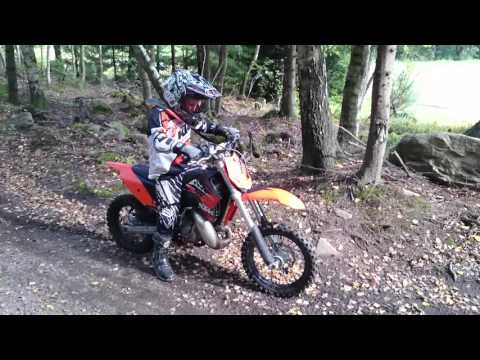 Erik 8 år kör KTM 65 för första gången