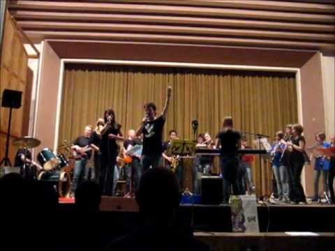 TeenieTus: Les Champs Elysées  "Hauptsach gudd gess"