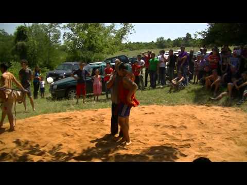 ვაზისუბნის ნათლიმცემლობა 2014 წელი. ჭიდაობს გიორგი პაპოშვილი