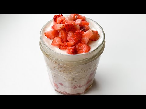 338 Calories Strawberry Shortcake Overnight Oats 🍓  How to make Overnight Oats