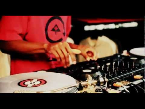 DJ Dummy with Traktor Scratch  Kontrol S4