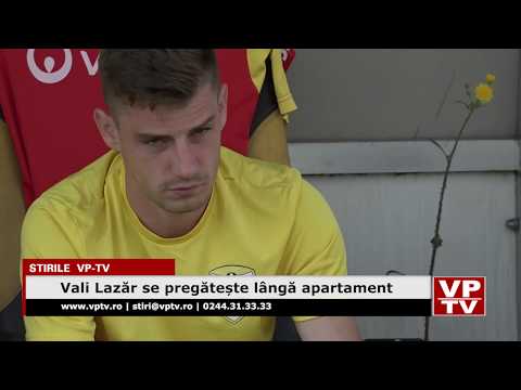 Vali Lazăr se pregătește lângă apartament