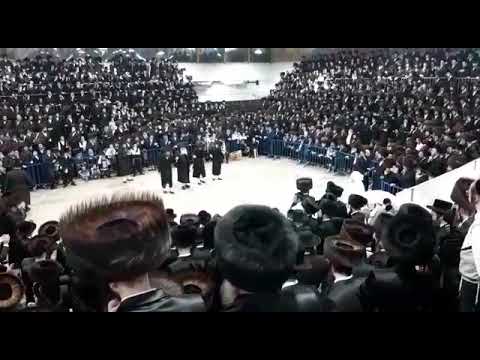 Kosov Viznitz Rebbe Dancing Eishes Chayil At His Einikel's Wedding - Sivan 5782