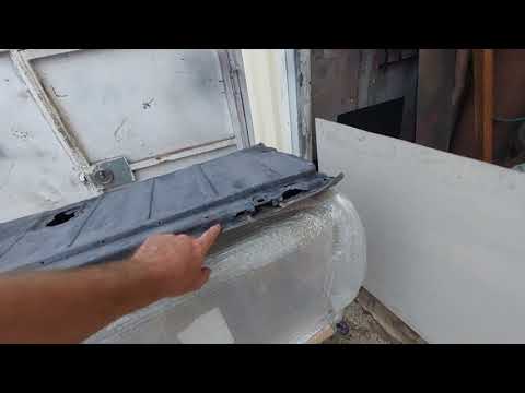 unboxing of a HD HR Holden Tailgate.