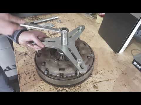 OM 0629 - COFFRET MONTAGE/DEMONTAGE EMBRAYAGES  - LE DEMONTAGE