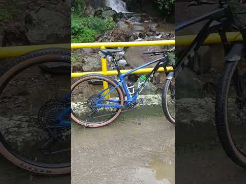 Cascada en la Vereda El Cabuyal de Copacabana #agua #cascada #mtb #giant #antioquia #colombia