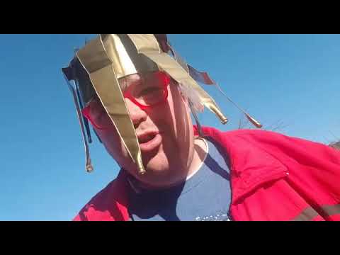 Andi Latte - Einer ist immer die Pussi mit Trötenkrone