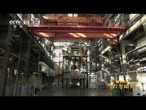 60台油泵驱使着300吨液压油在10公里长的管路里流动 推动5个直径1.8米的巨大液压油缸进行压制《动力澎湃》EP05【CCTV纪录】