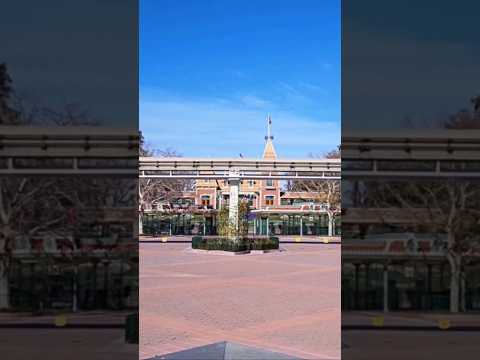 Disneyland Main Entry Plaza during Covid