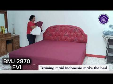 Training maid Indonesia make the bed