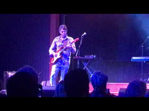 Phil Emmanuel --- Yakety Axe (The Benny Hill Theme), Live at the German Club Adelaide