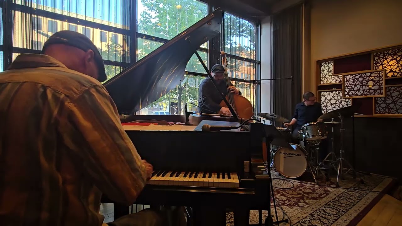 THE TIM RAY TRIO
