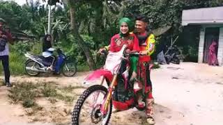 preview picture of video 'WEDDING ROMANTIS ANAK MOTOR,Arak pengantin pake CRF!!!!'