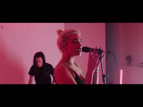 TS Graye – Honestly [Live Session]