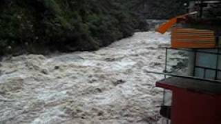 preview picture of video 'Urubamba River, Aguas Calientes (Machu Picchu Pueblo)'