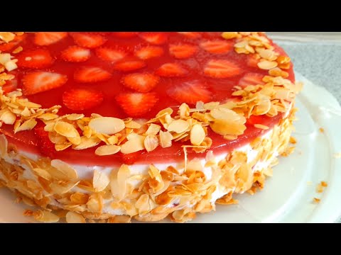 Light and fruity strawberry yoghurt cake without baking