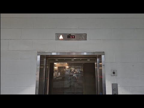 Montgomery Traction Elevator @ World of Wonders Garage - Indianapolis, IN