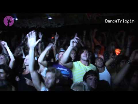 2020 Soundsystem - Sliding Away (Johnny D Vocal Mix) [played by Johnny D]