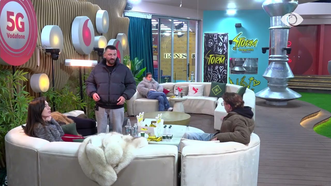 Kelly ironizon Vserlon, ndërhyn Aldo: Bravo ti dhe Danja, grupi i aventurave…