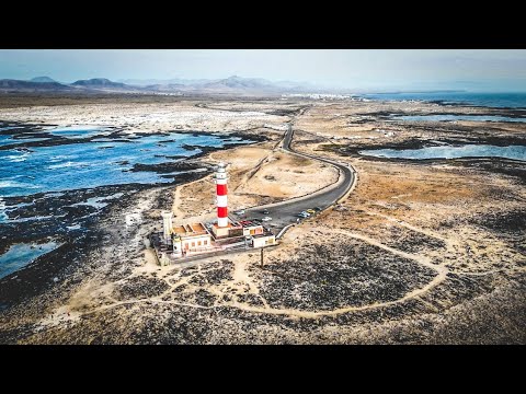Faro del Tostón Leuchtturm Fuerteventura eine Sehenswürdigkeit an der rauen Atlantik Küste