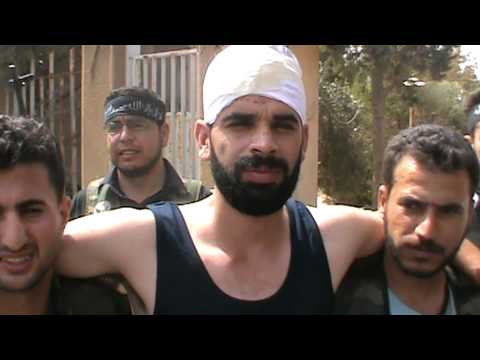 دخول قائد عمليات الجيش الحر في مدينة الباب الملازم أول محمد طلاس الى مبنى الزراعة بعد السيطرة عليه