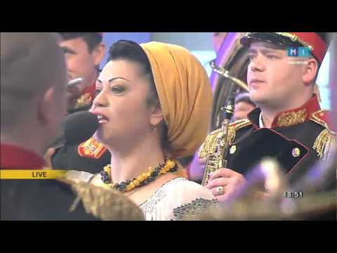 Doina Arsene Grigoras si orchestra model a DTC al MAI,dirijor capitan Oleg Cazacu.