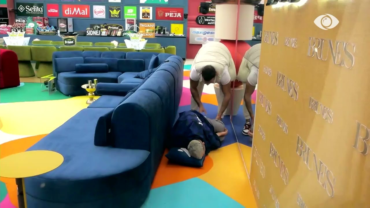 “Çohu”/ Jozi tenton të zgjojë Gjestin duke i bërë masazh