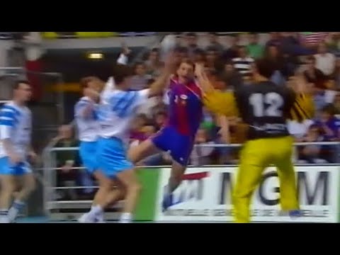 Gol de Chepkin con ayuda del poste y el portero. Recopa 1993/94. O.Marsella-FCBarcelona. Final-Ida.