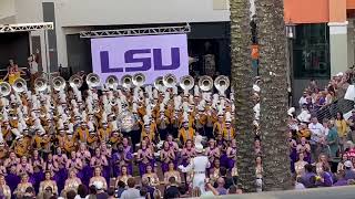 @lsubands413 LSU Golden Band From Tigerland Marching Band plays Tiger Rag from the top.