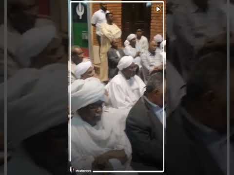 أسرة الحبيب الصادق المهدي تحتفي بالكينج محمد منير في السودان