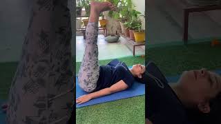 Varicose veins ke liye yoga. पैर की नीली नसें हो जायेगी बिलकुल ठीक #shorts #varicoseveins