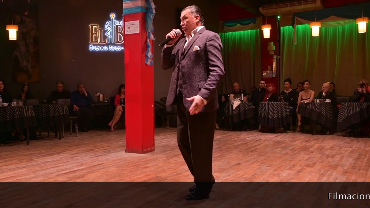 Jesus Velazquez cantando en Porteño y Bailarin