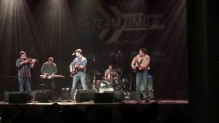 Tailgate Watch: Josh Turner performs &quot;Hometown Girl&quot; at the Ryman