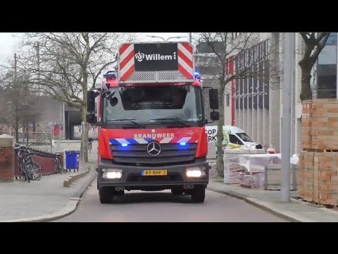 Brandweer Willem AL 13-3551 + TS 13-3531 met spoed naar een Afhijsing in Amsterdam