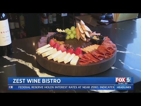 Dentro do Zest Wine Bistrô