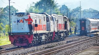 Download lagu PERGANTIAN LOKOMOTIF MOGOK DI STASIUN CIBATU TERPAKSA HARUS MAJU MUNDUR ! mp3
