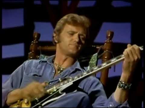 Jerry Reed East Bound and Down | Live on Hee Haw Oct 8 1977 | Smokey and the Bandit Theme Song