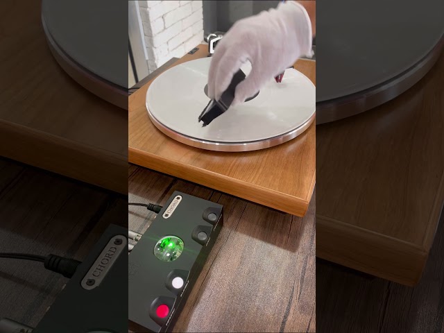 Vídeo relacionado con Velvet Record Brush for Vinyl Records - AM Clean Sound