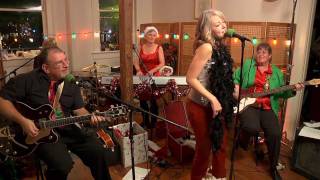 The Yes Virginias - "Santa Claus is Back in Town" at Music in the Hall