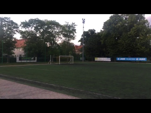 08.05 Persona DT (białe) - Gumzamet Fidasz (błękitne)