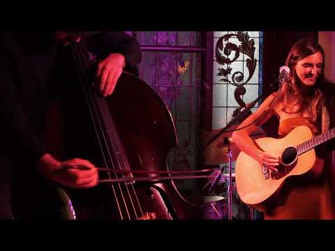 Sahara Moon - "Hold Me If I Stay" (Live at Lizzie Rose Music Room)