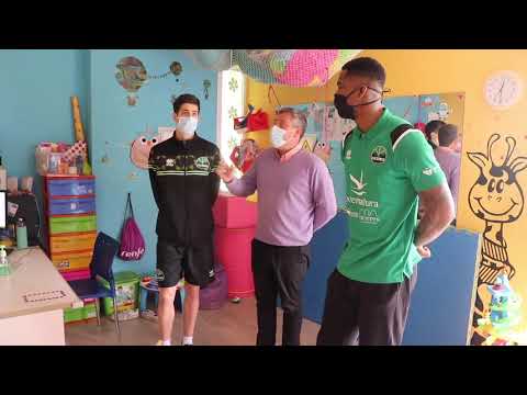 T21/22 - Ben y Mateo visitan Aspainca con Fundación Valhondo Calaff