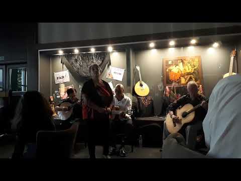 Voltaste, ainda bem FR-EN-IT-ES-DE Amália Duarte - Tertúlia do Fado - São Jorge, 23-8-2020