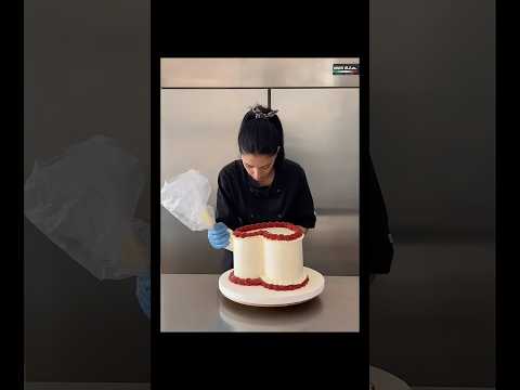 Lavinia #cake #panna #cakedecorating #birthdaycake #lambethcake #heart #heartcakes