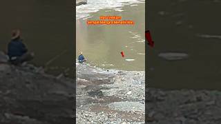 Download lagu pas terekam‼️sempat mengira pemancing itu lagi menarik ikan,ending nya ternyata #shorts mp3