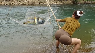 Full Video: Young Girl's Fishing on Rivers and Lakes, Uses Bait to Attract Fish Catch a Lots of Fish