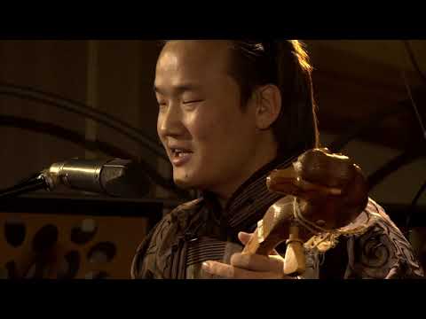 Altaï - chant traditionnel mongol<br />
Mandaakhai Daansuren morin khuur, Michel Deneuve cristal Baschet<br />
RecitHall, captation : Morgane
Danan