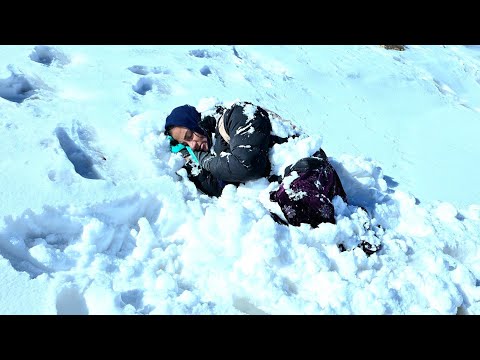 Will the homeless mother survive the snow and blizzard?😱🥶