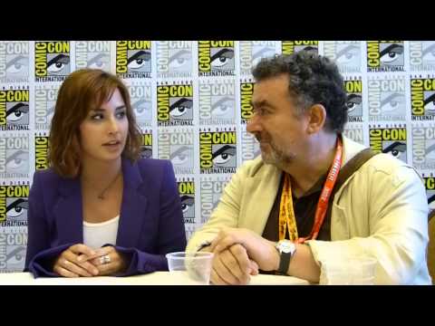 SDCC 2012: Warehouse 13 - Allison Scagliotti (Claudia) & Saul Rubinek (Artie)